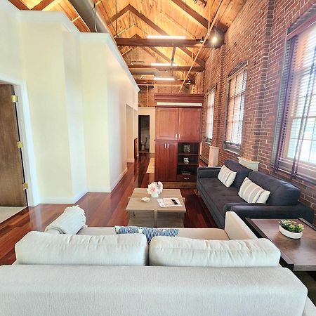 Jennifer'S Riverfront Foundry Apartment Downtown 普罗维登斯 外观 照片